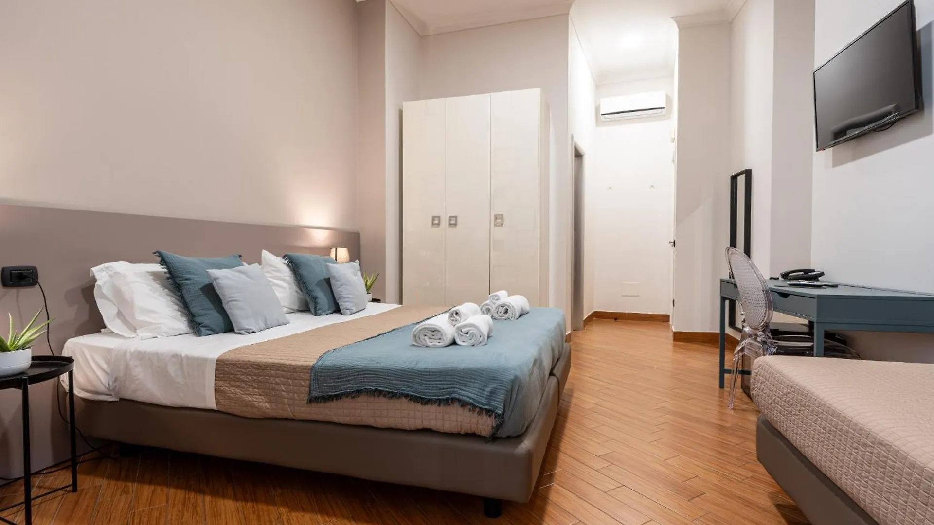 Hotel Diamond Napoli 3*,  Italia