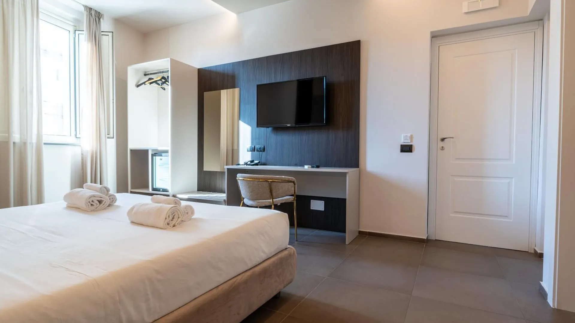 Hotel Diamond Napoli 3*,